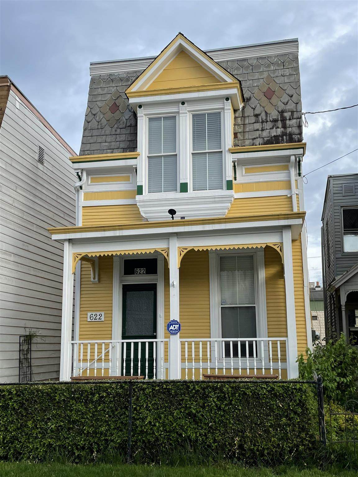 622 E 9th Street - Photo 1