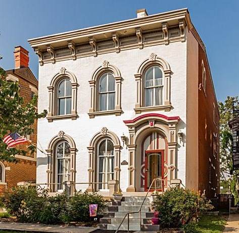 828 Washington - Photo 1