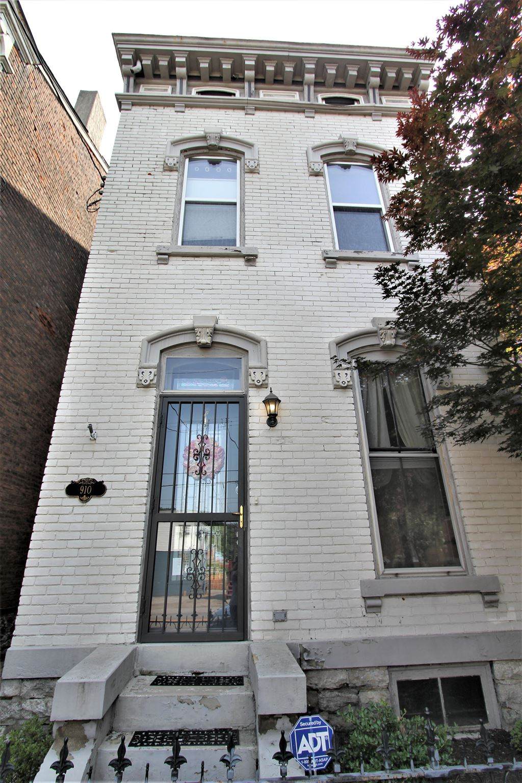 910 Main Street - Photo 1