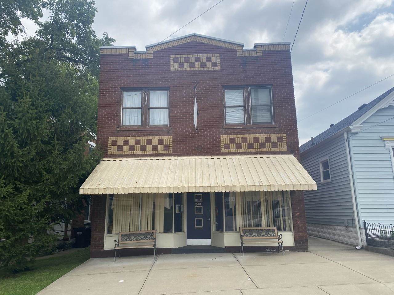 208 Evergreen - Photo 1