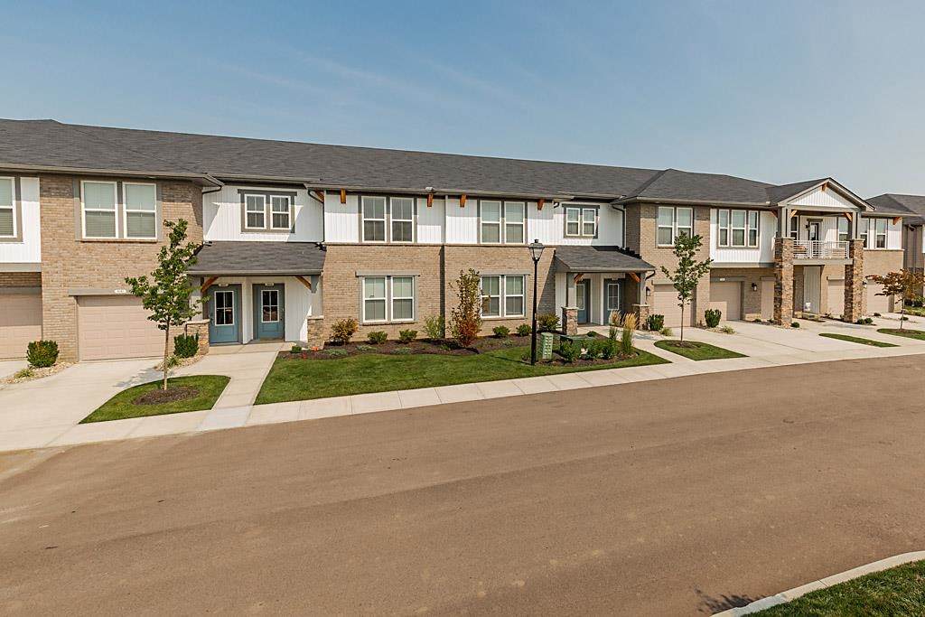 1047 Maggies Way - Photo 1