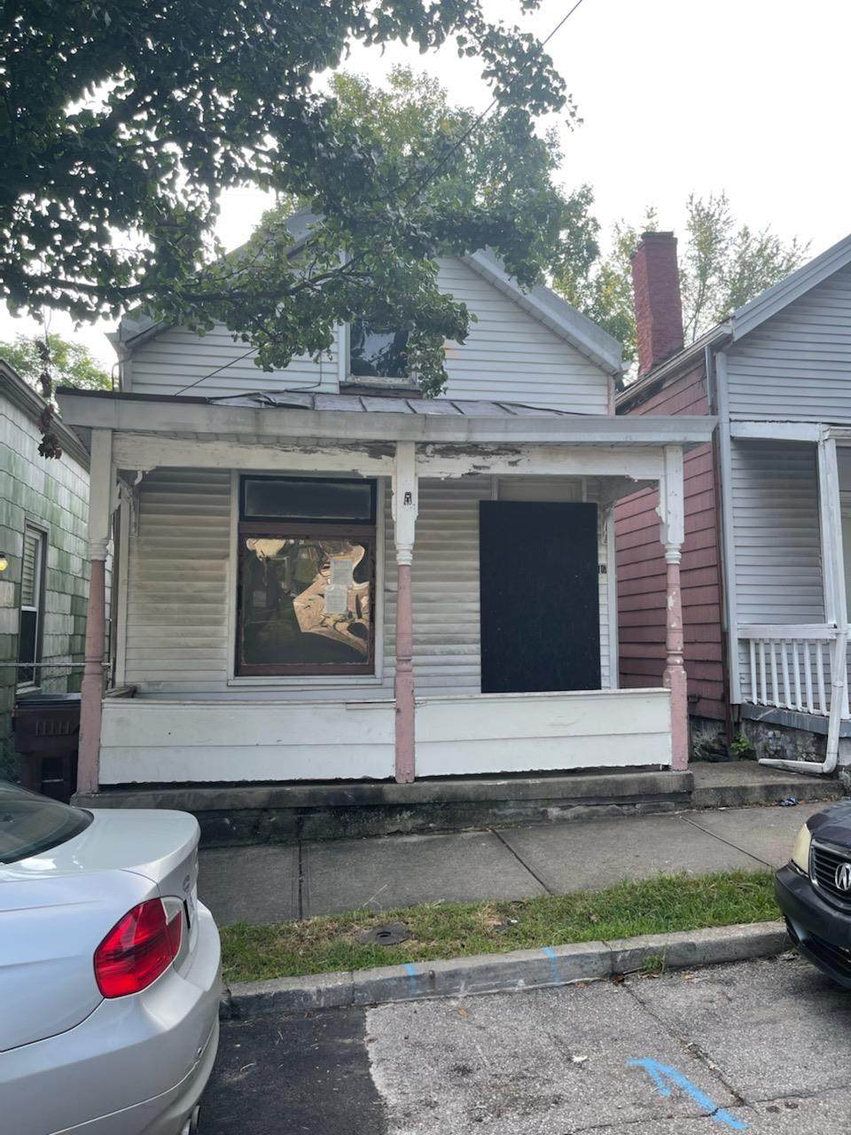 956 Western - Photo 1