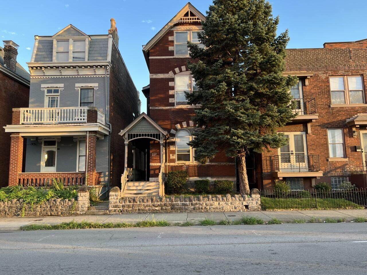 227 4th Street - Photo 1