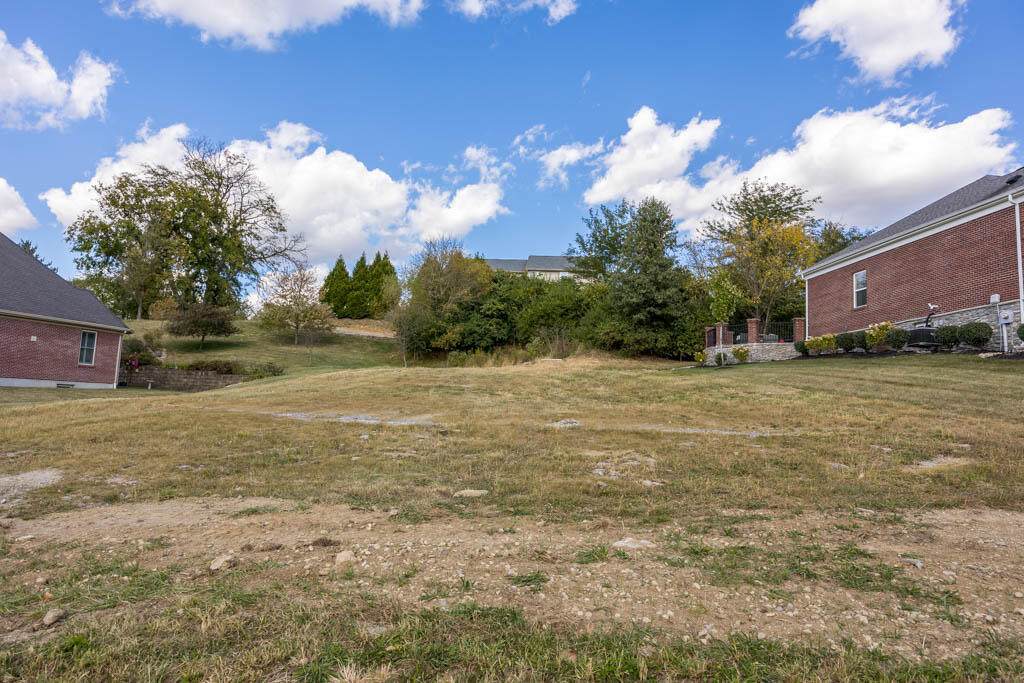 1905 Bridle Path - Photo 1