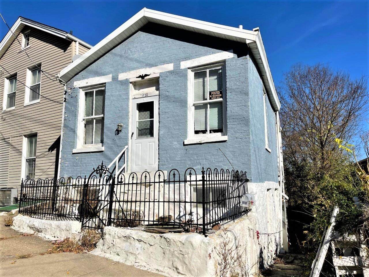 916 Western Avenue - Photo 1