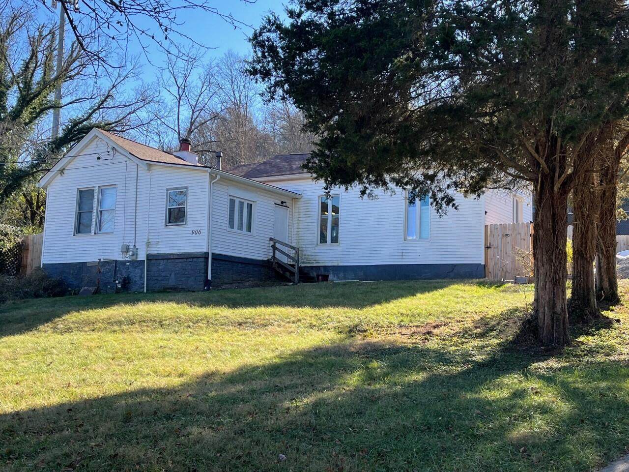 906 7th Avenue - Photo 1