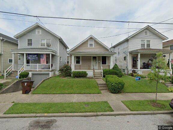 910 35th Street - Photo 1