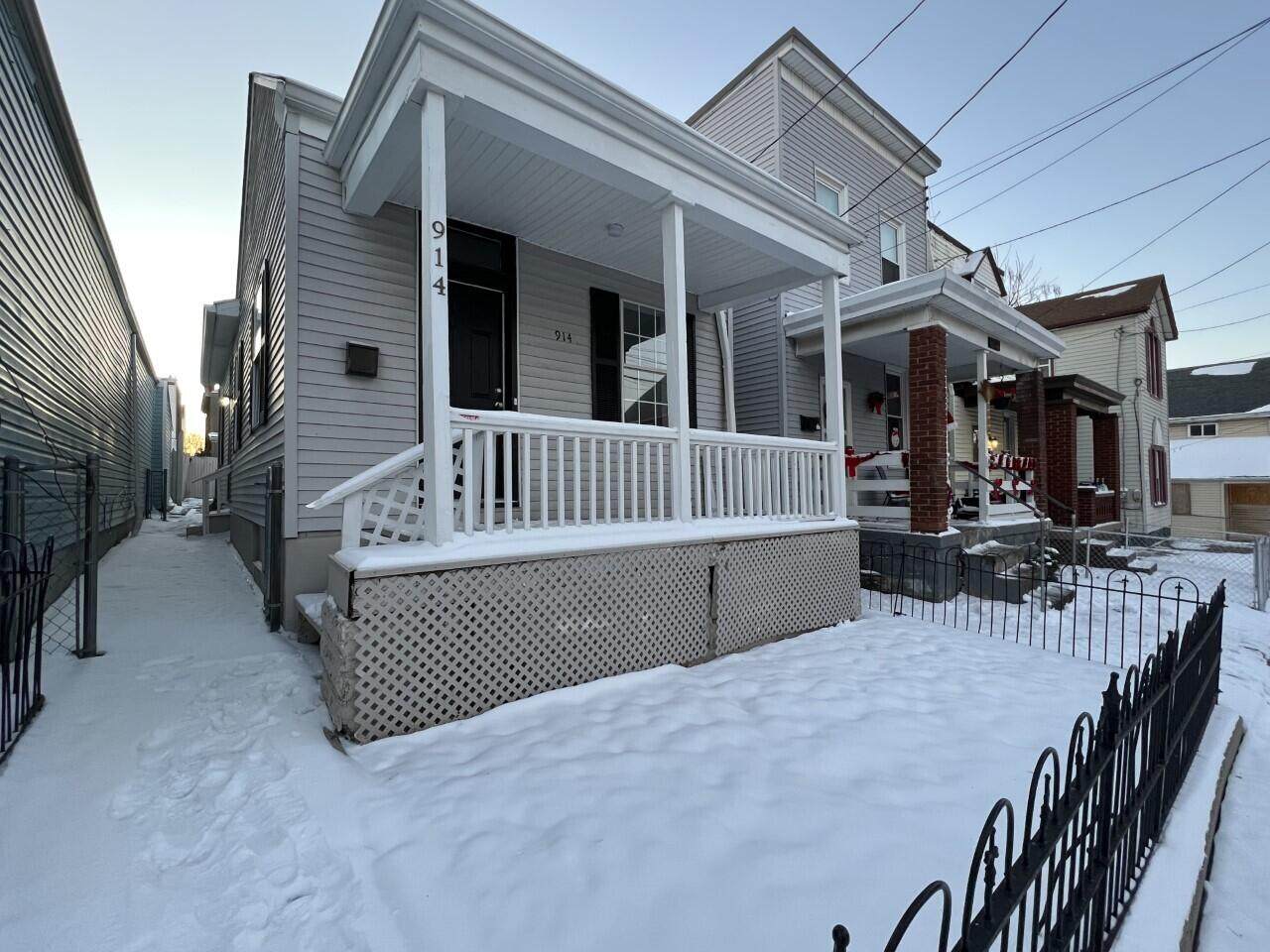 914 Ann Street - Photo 1