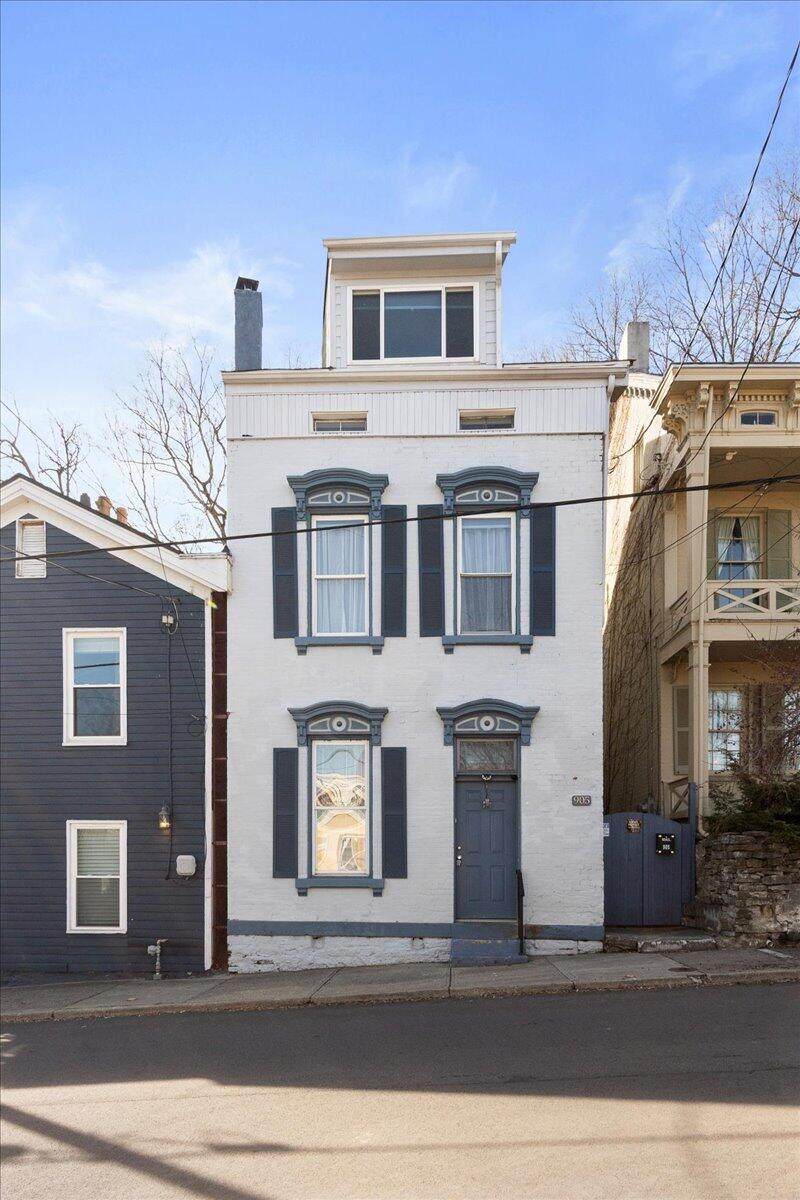 905 Western Avenue - Photo 1
