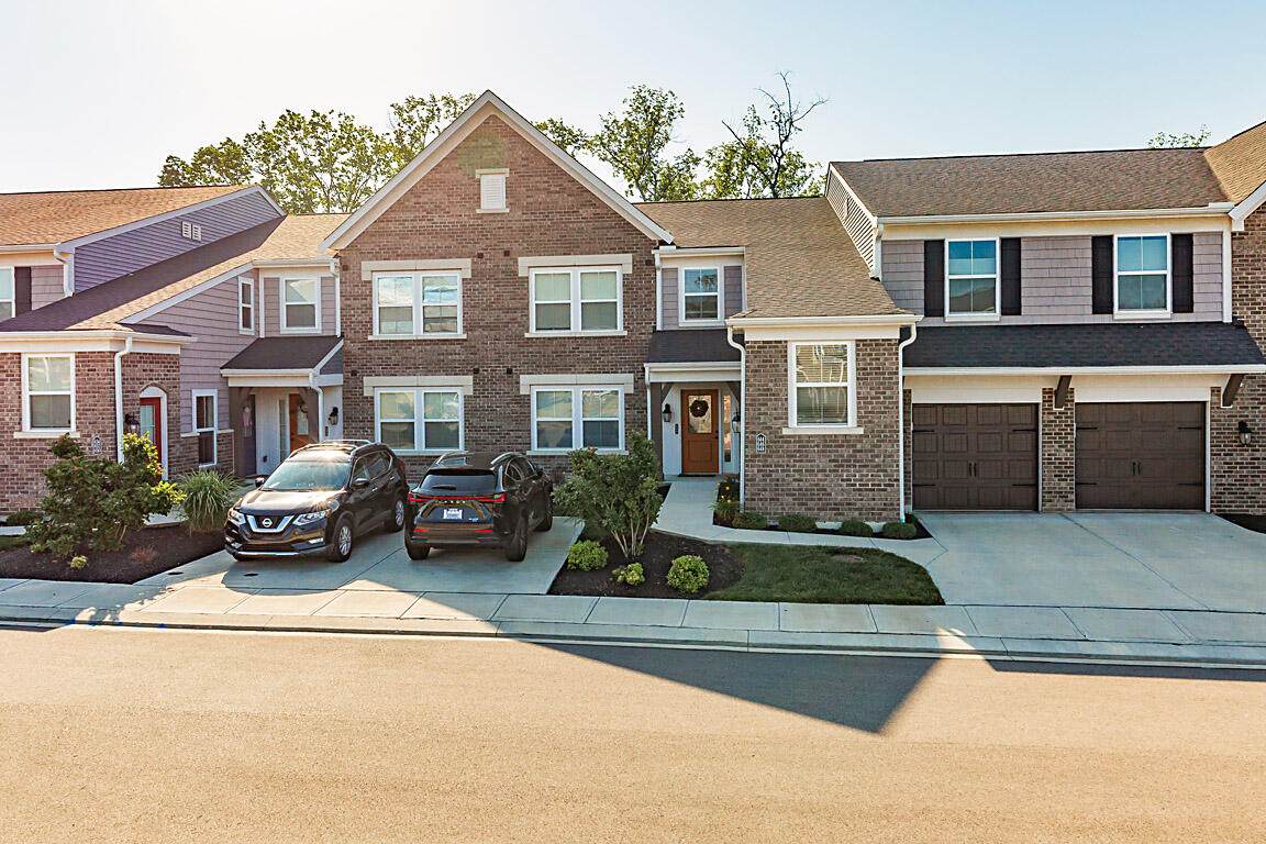 646 Daphne Way - Photo 1