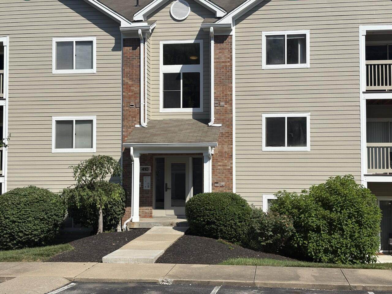 410 Lakeview Drive - Photo 1