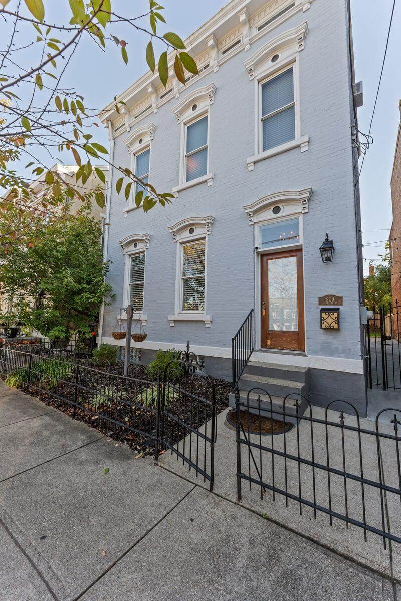 909 York Street - Photo 1