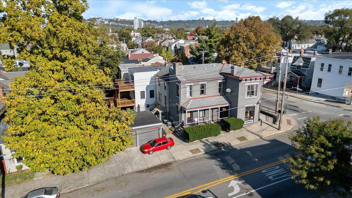 411 10th Street - Photo 1