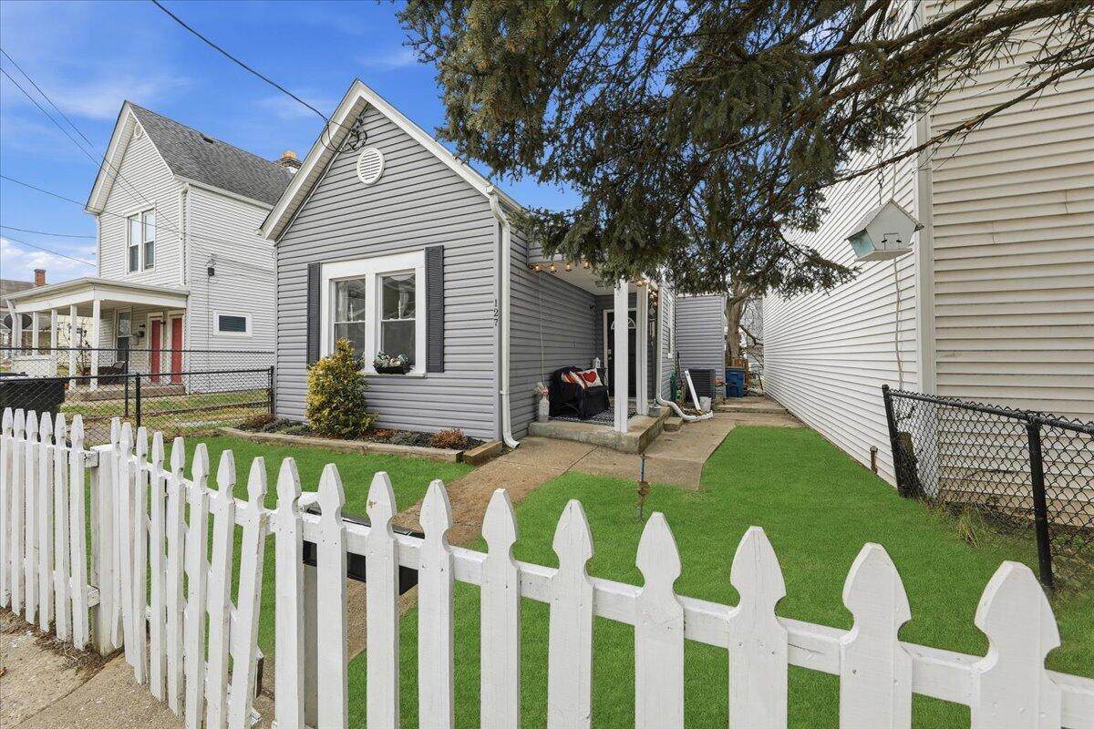 127 4th Ave Avenue - Photo 1