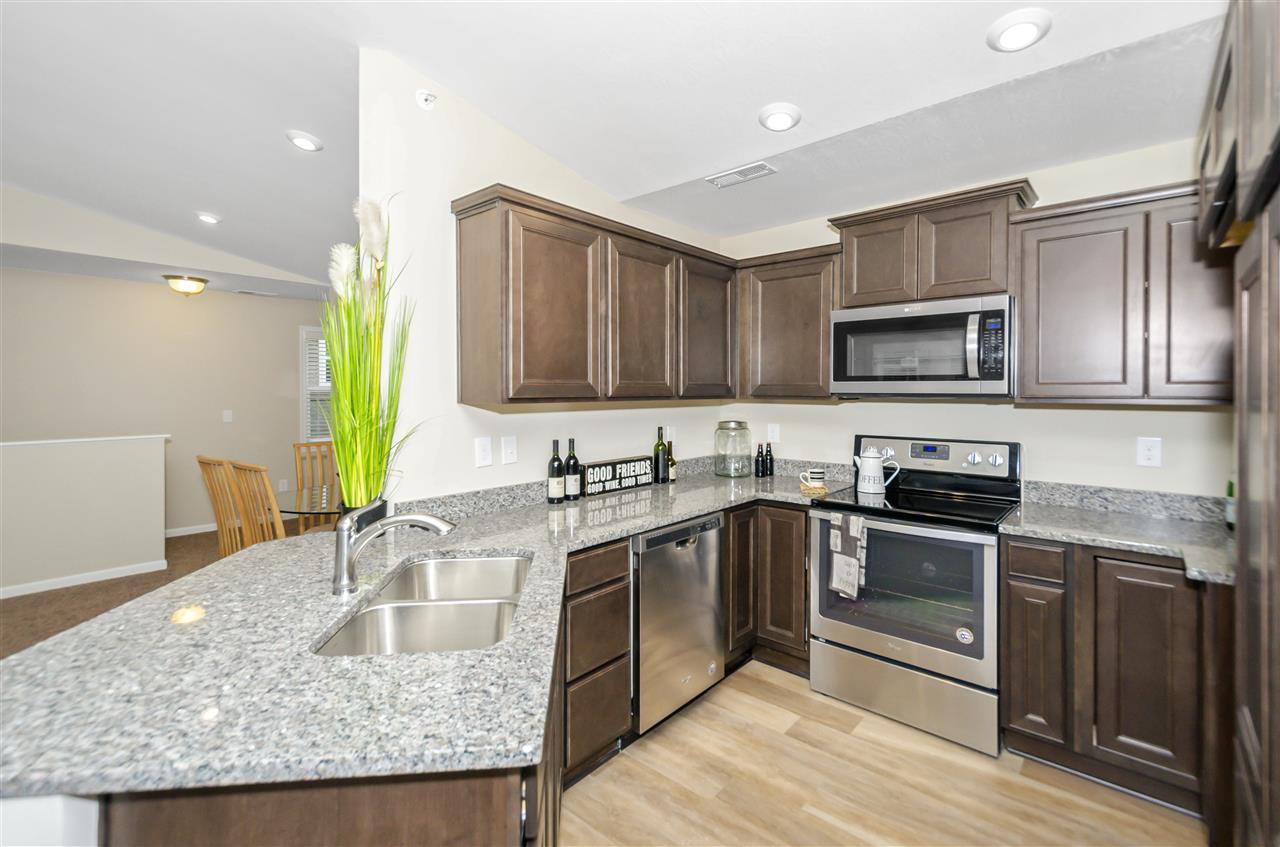 7420 Ravens Run - Photo 1