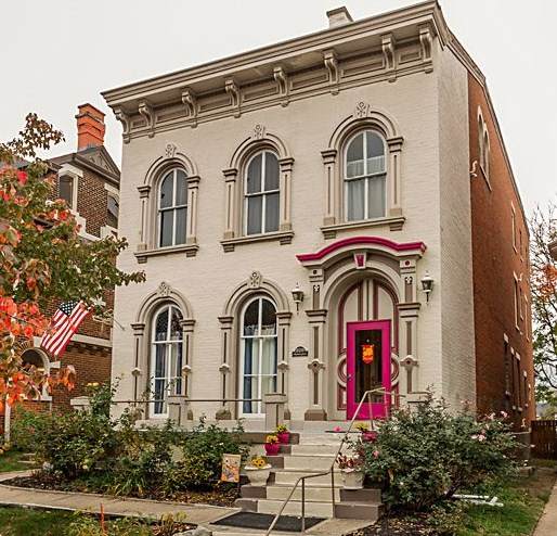 828 Washington - Photo 1