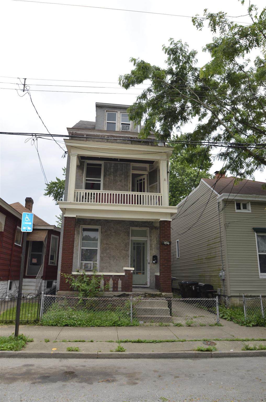 1716 Banklick - Photo 1