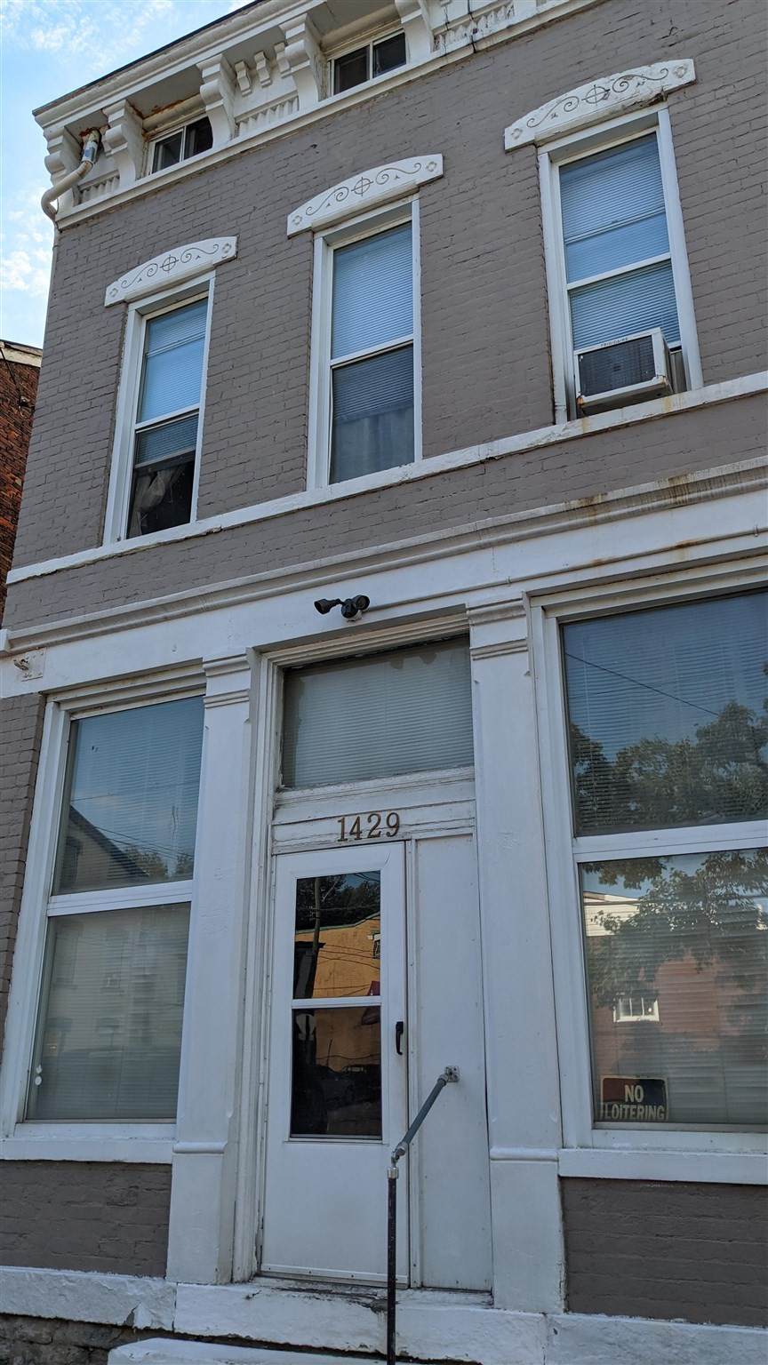 1429 Russell - Photo 1