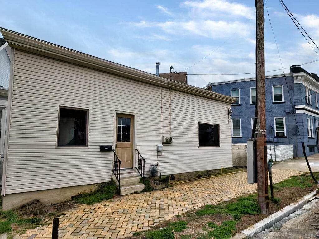 119 Adela Avenue - Photo 1