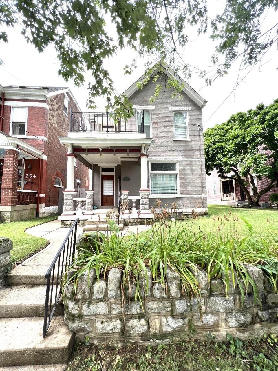 250 Ward Avenue - Photo 1