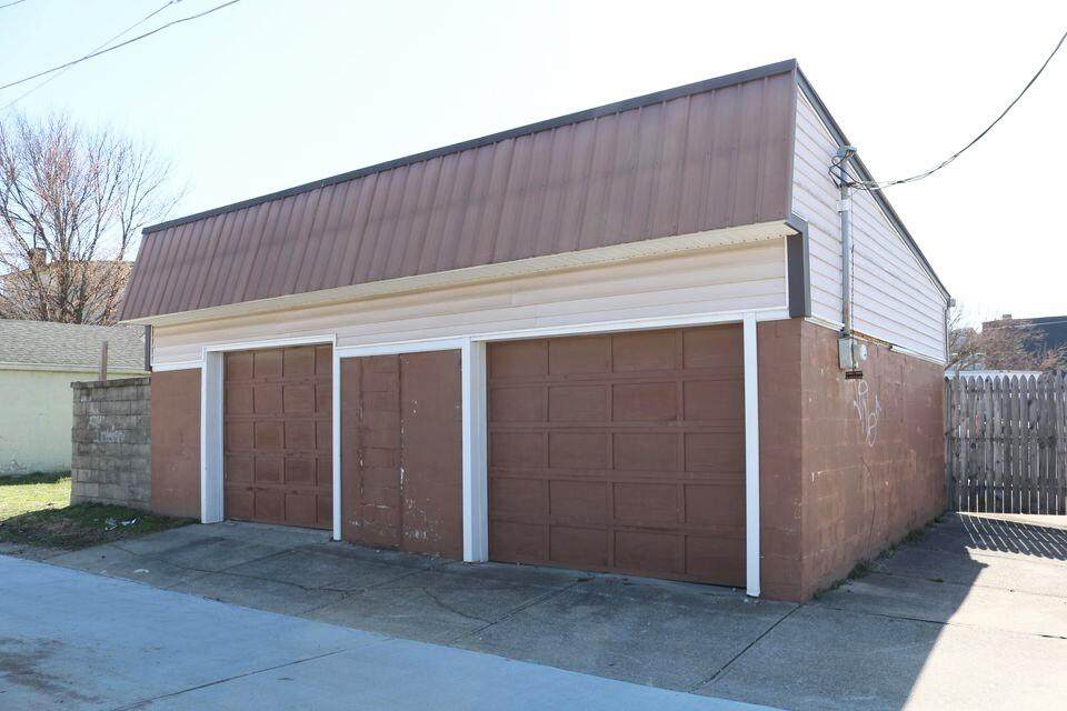 437-439 Lindsey Street - Photo 1