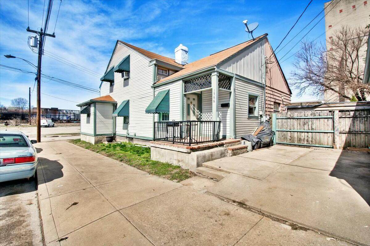 1566 Kellogg Street - Photo 1