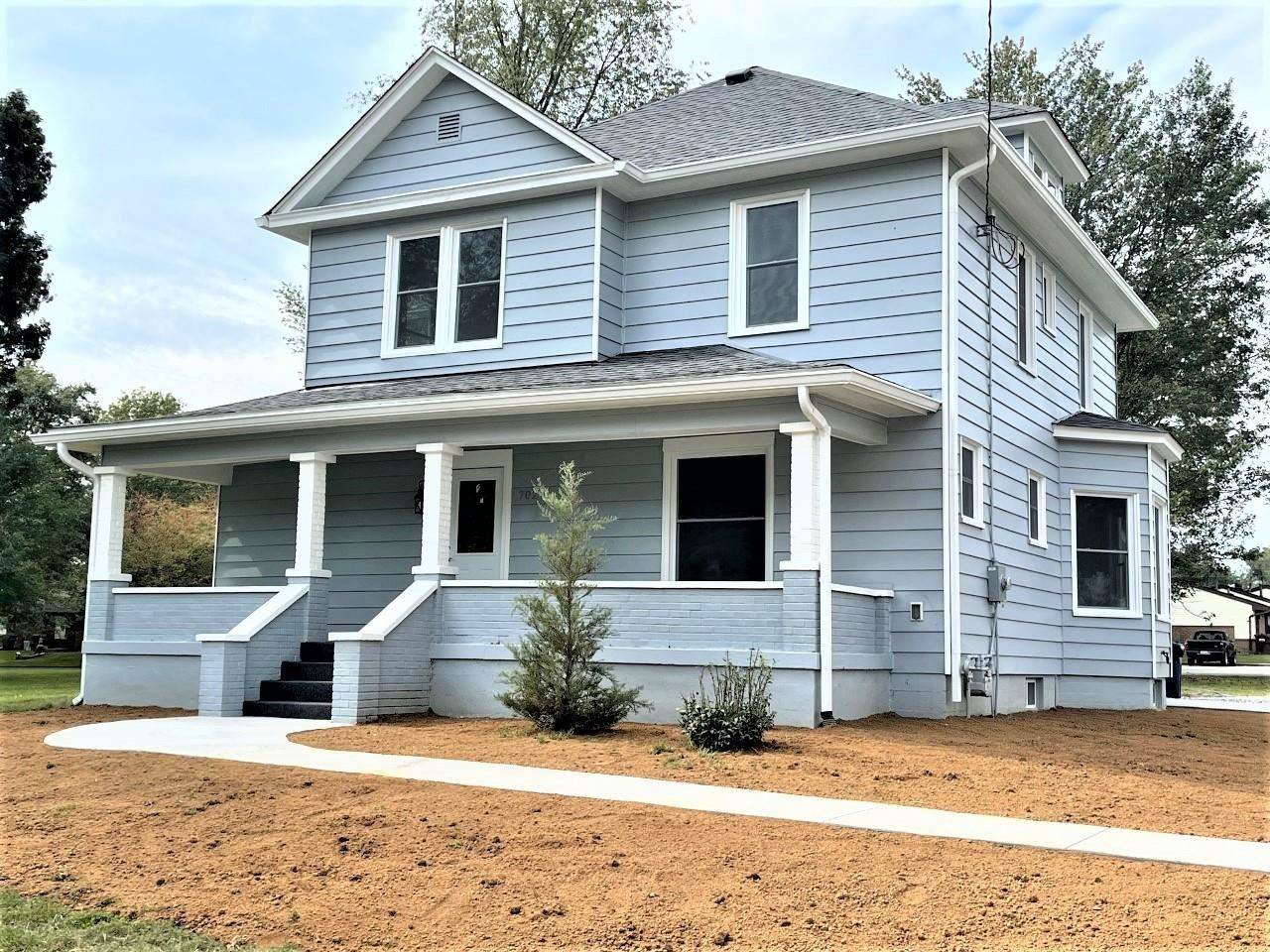 702 11th Street - Photo 1