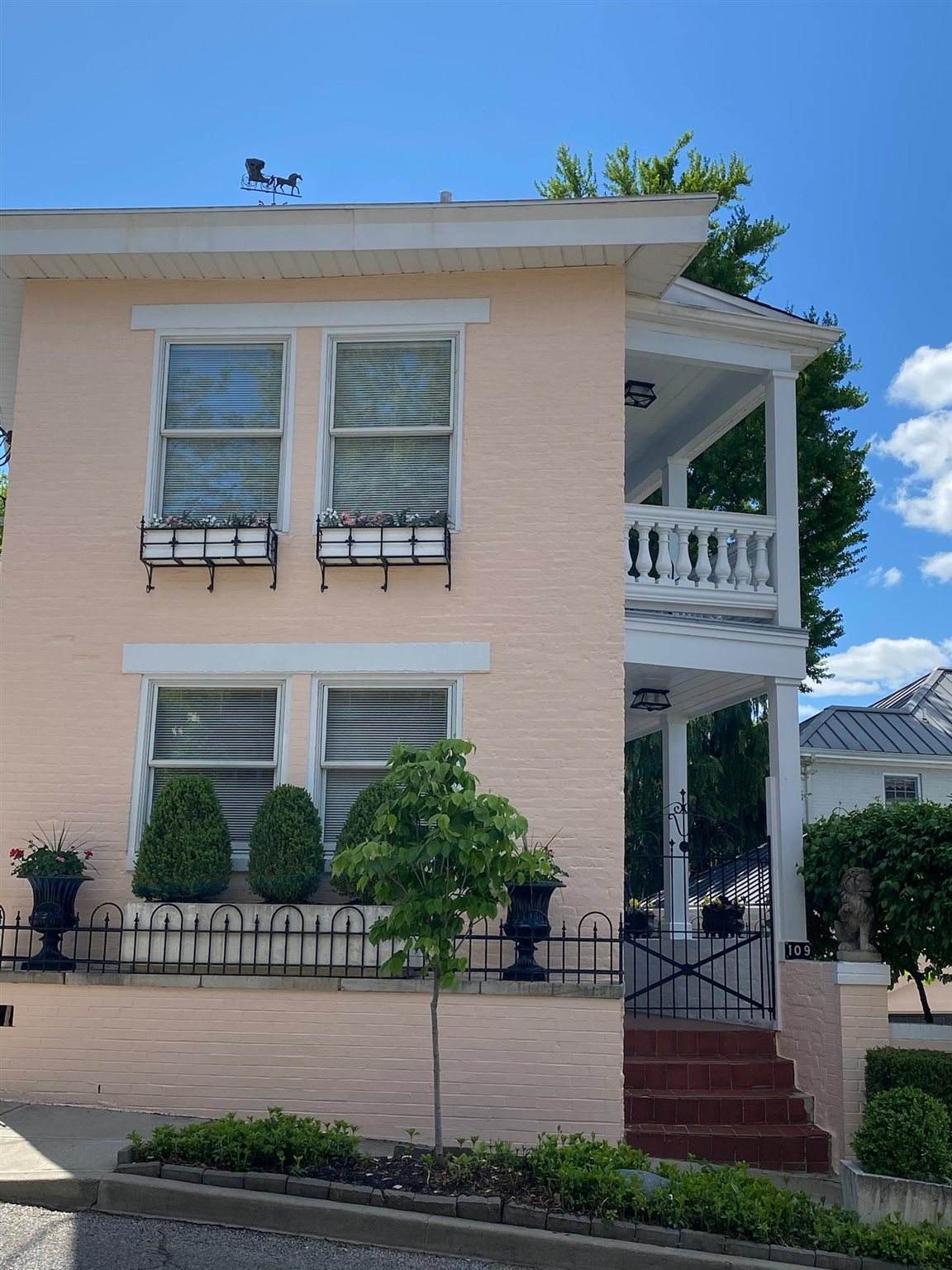 109 Shelby St - Photo 1