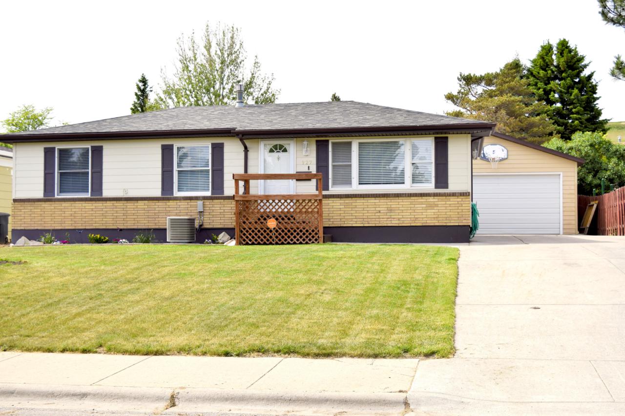 927 Ave C - Photo 1
