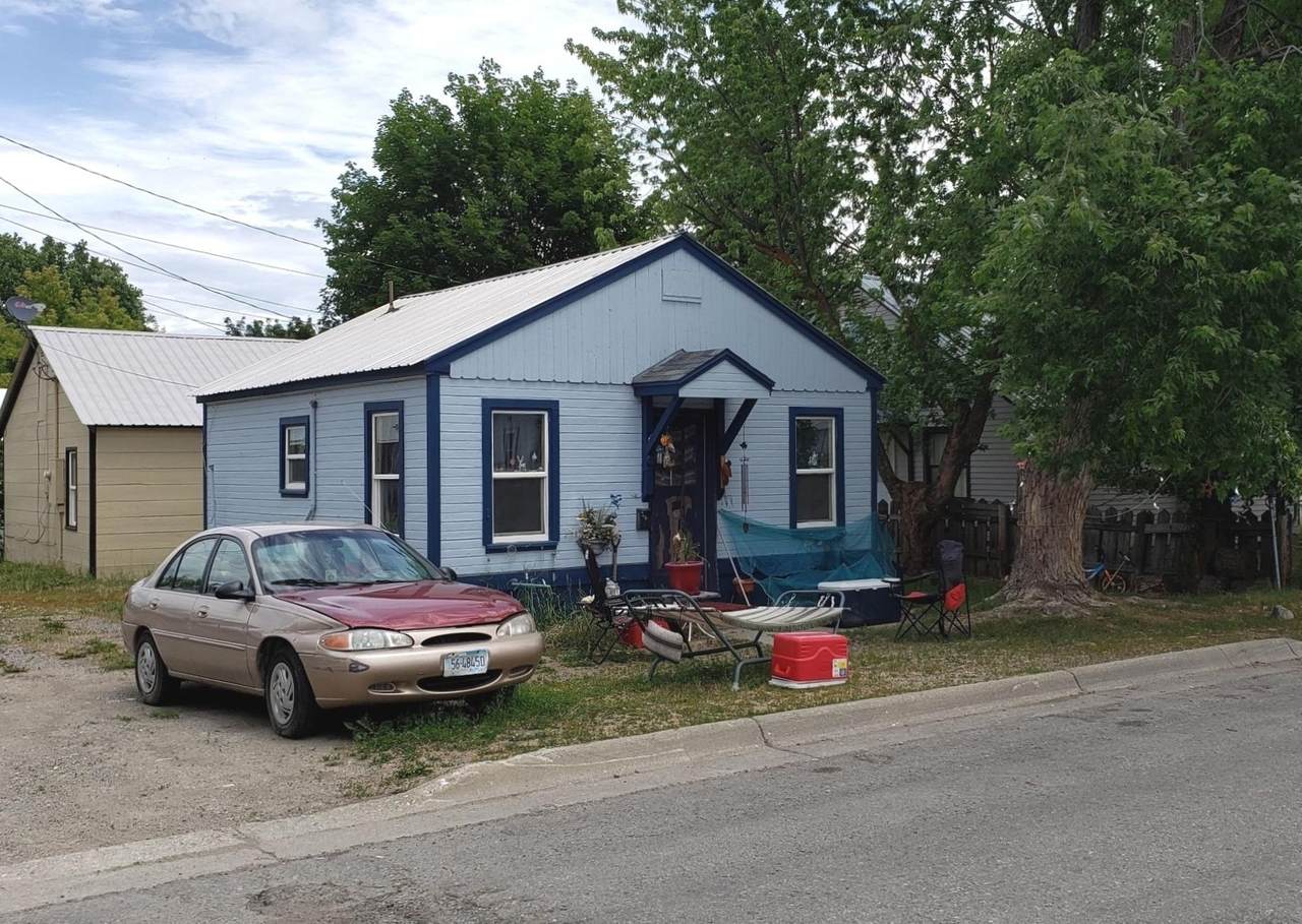 210 Oak Street - Photo 1