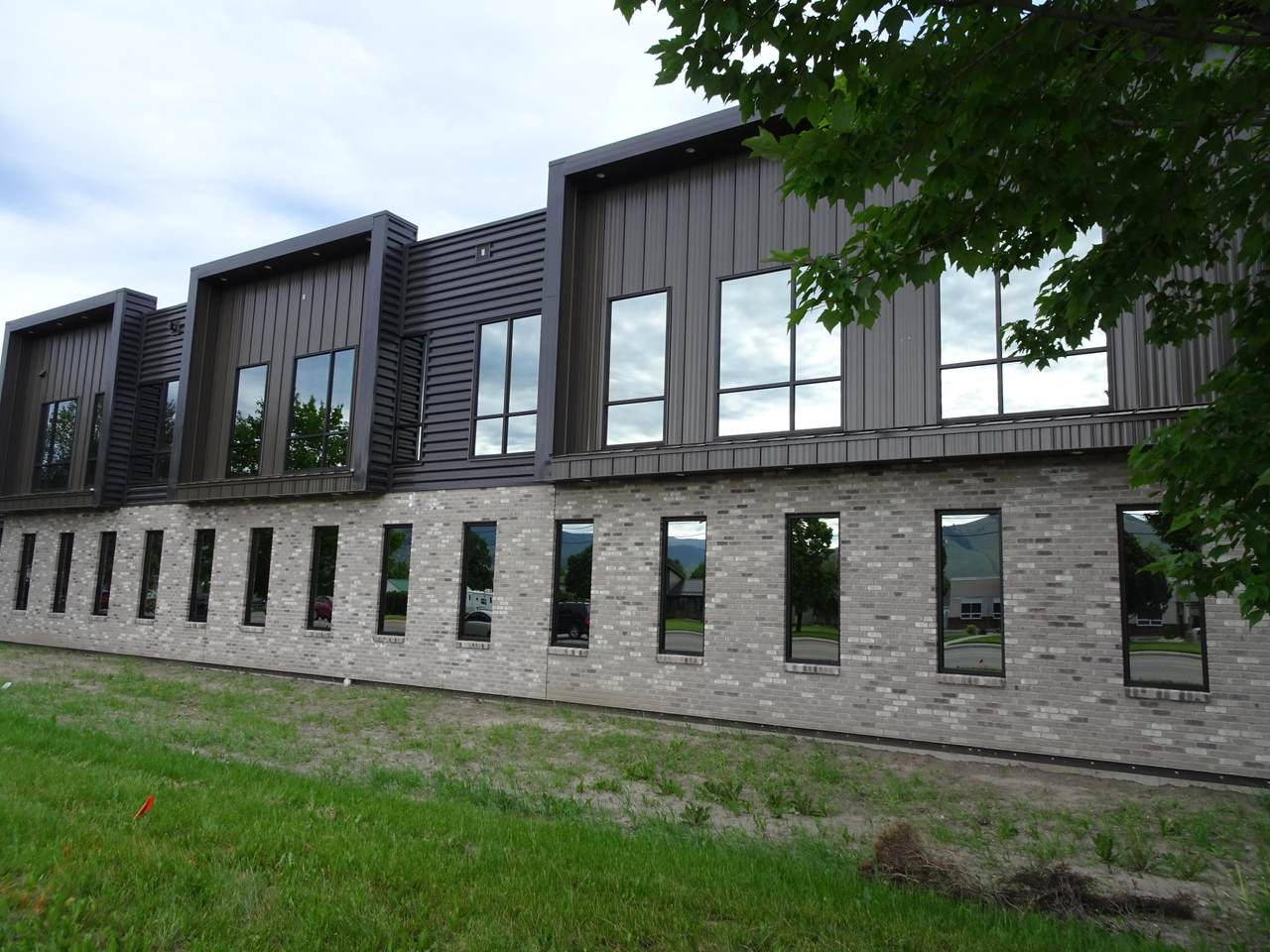 1517 Reserve Street - Photo 1