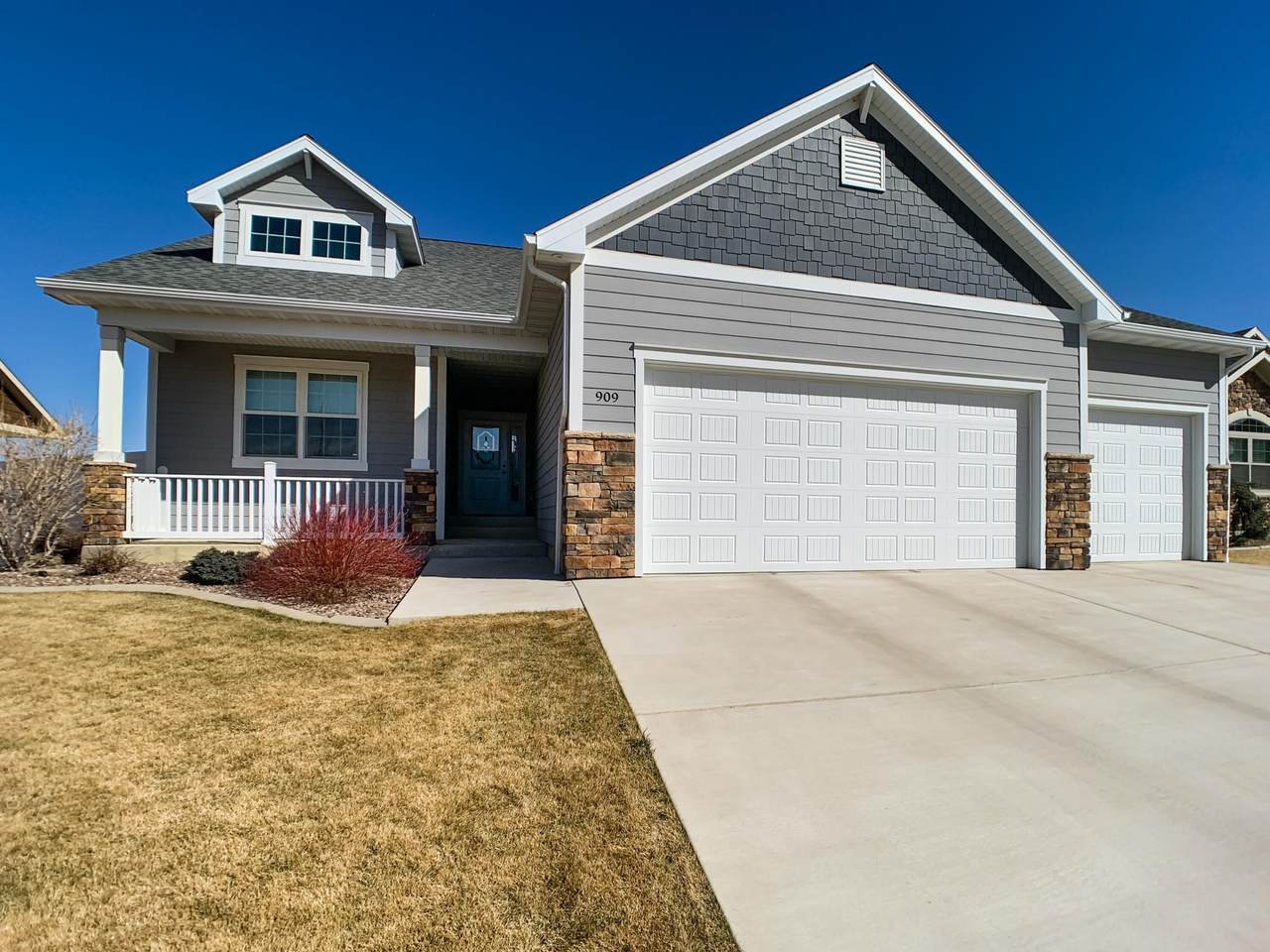 909 Choteau Avenue - Photo 1