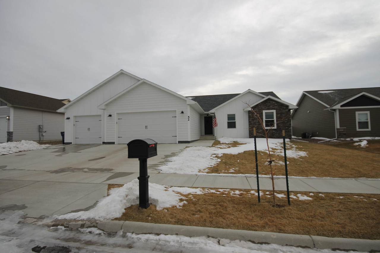 52 38th Avenue - Photo 1