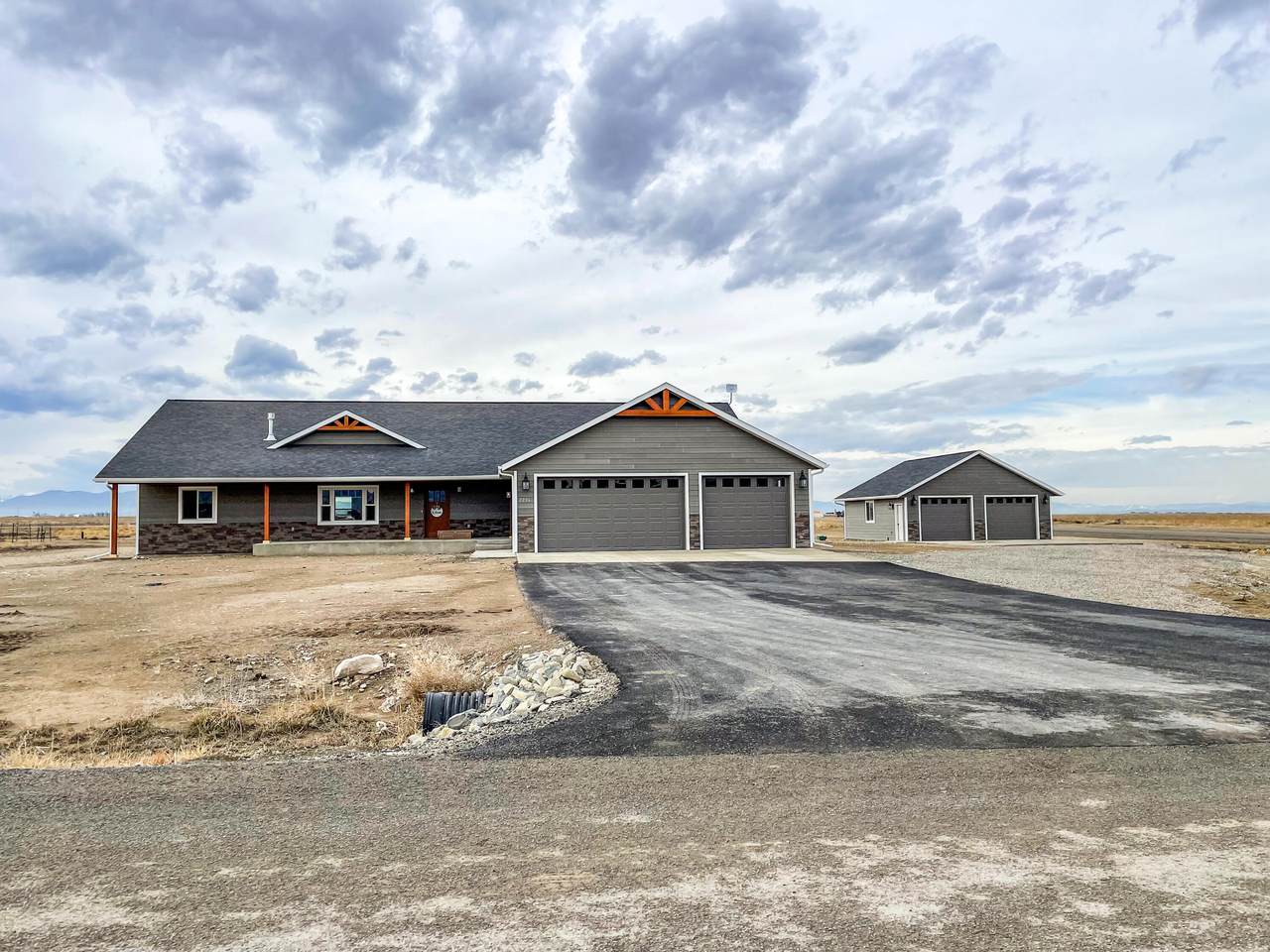 2156 Dryland Loop - Photo 1