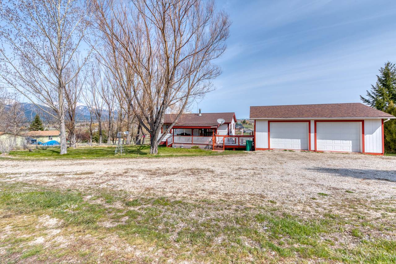 828 Ponderosa Drive - Photo 1
