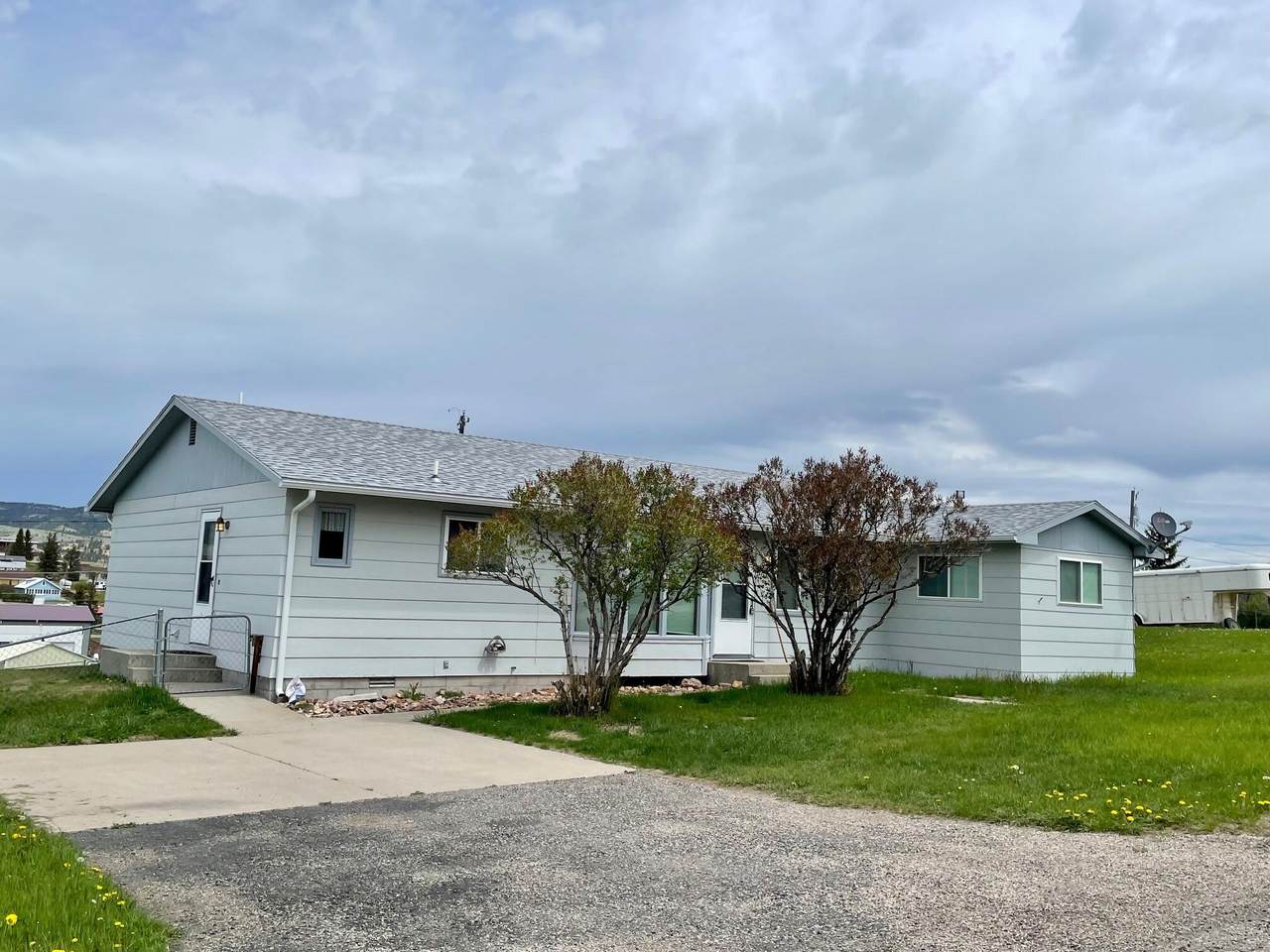 401 Lincoln Street - Photo 1
