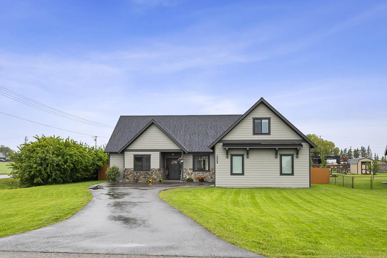 1005 Mackinaw Loop - Photo 1