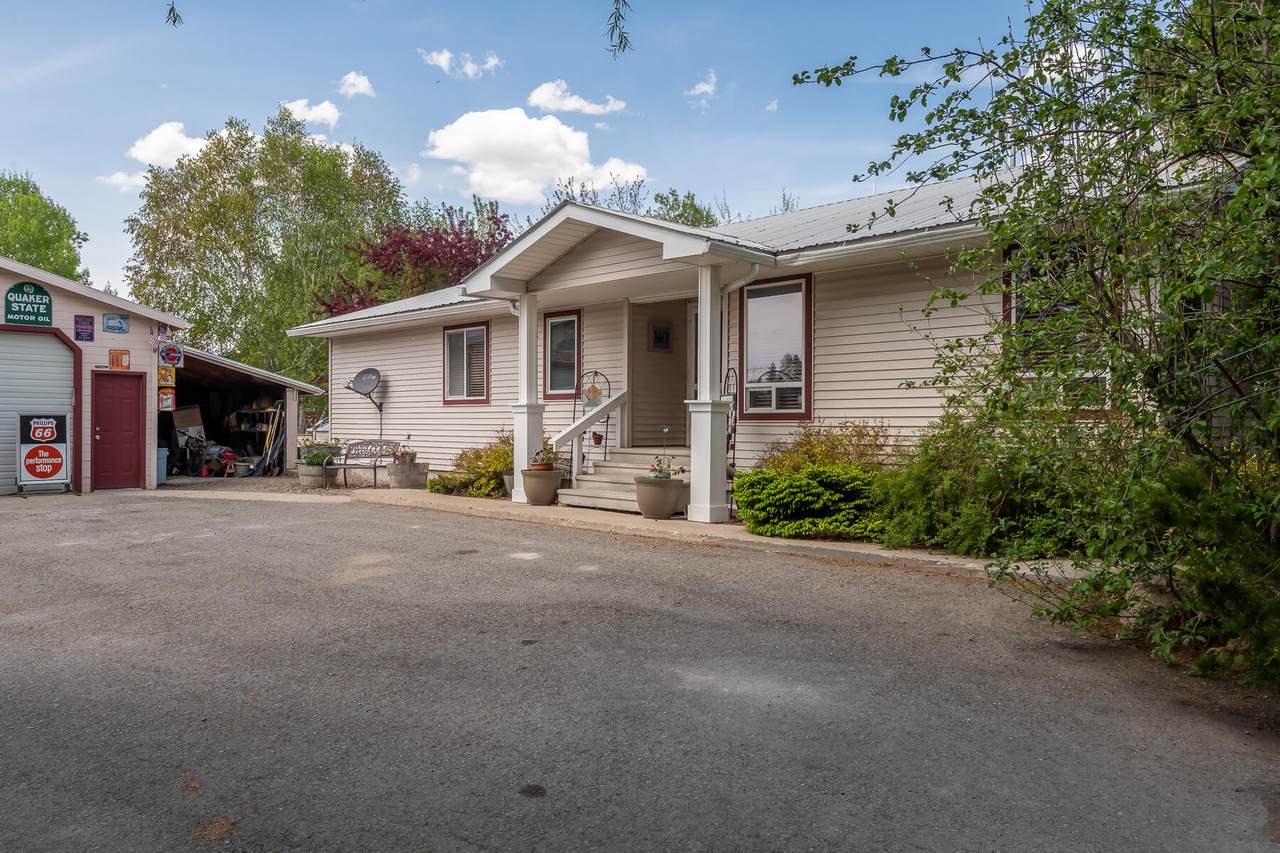 160 Twin Pines Drive - Photo 1