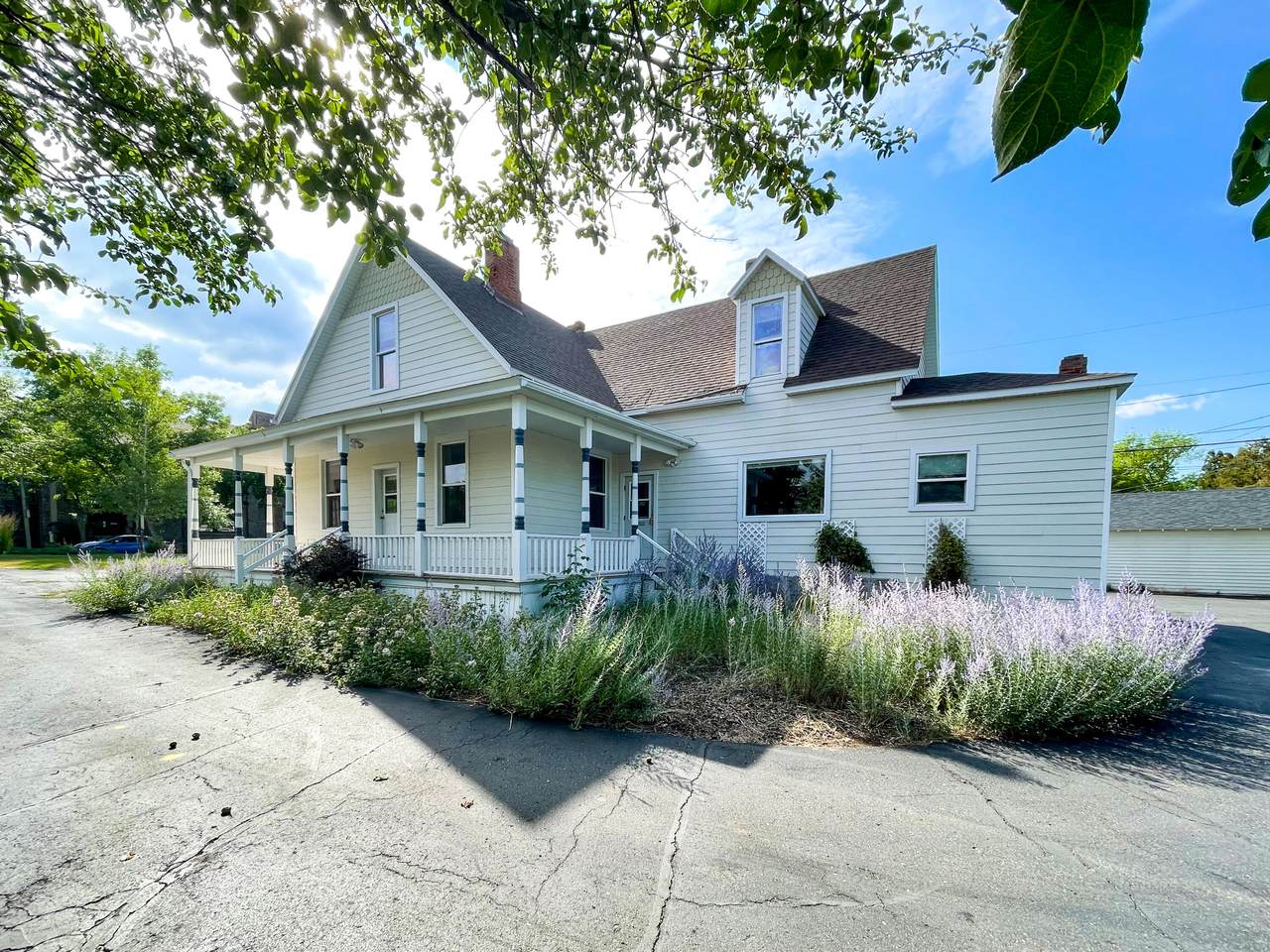 320 11th Avenue - Photo 1