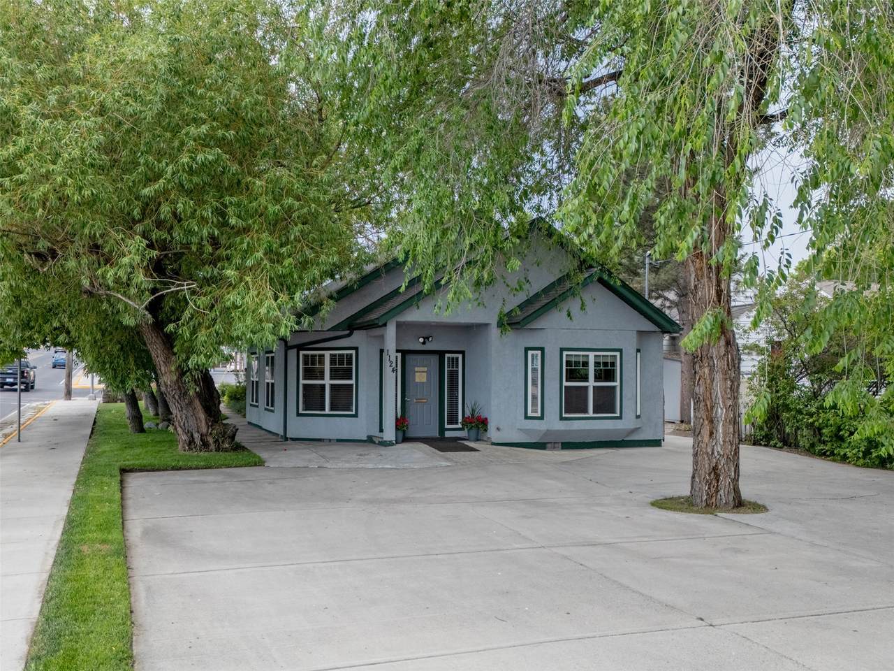 1124 Billings Avenue - Photo 1