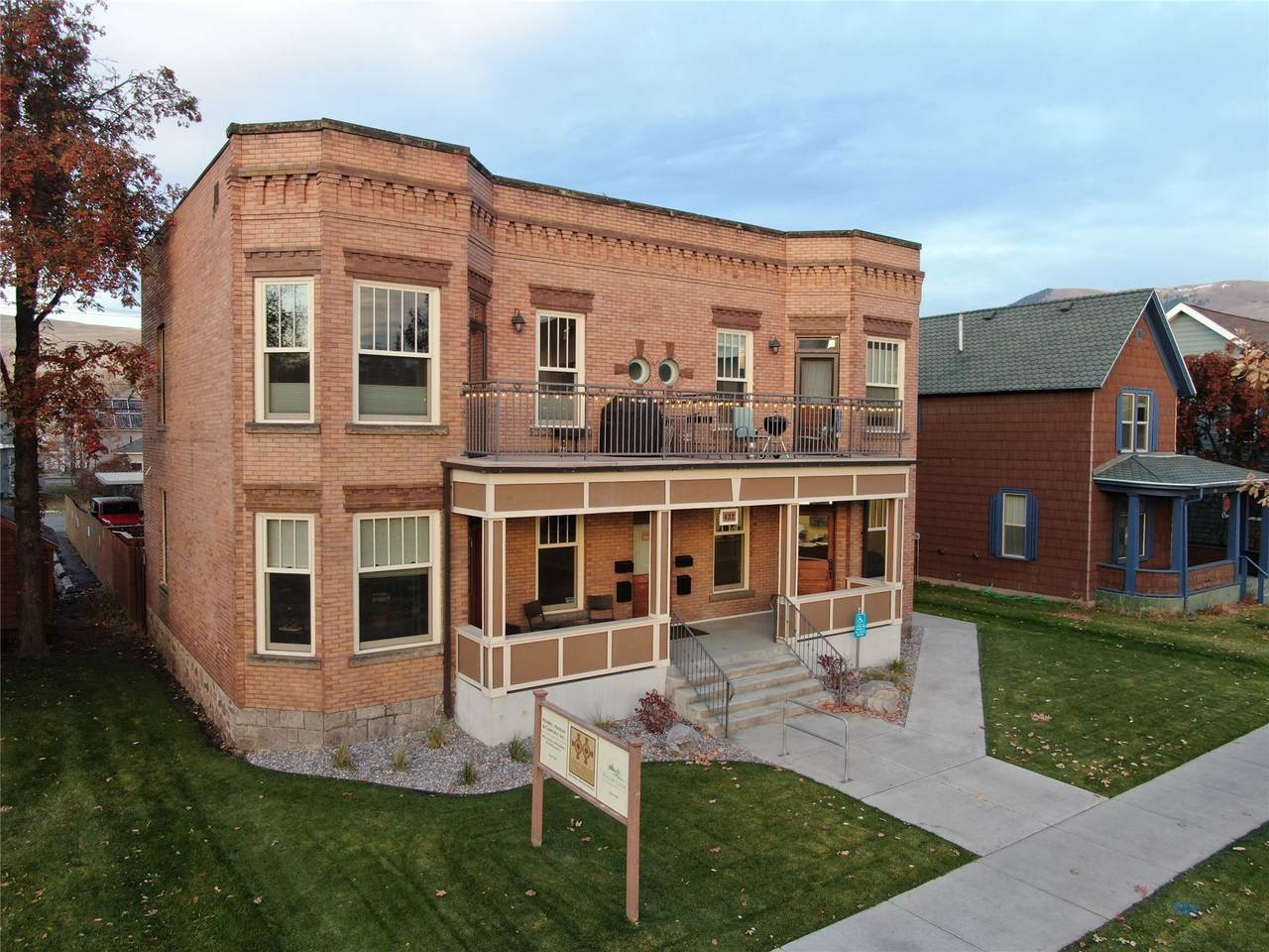 432 Spruce Street - Photo 1