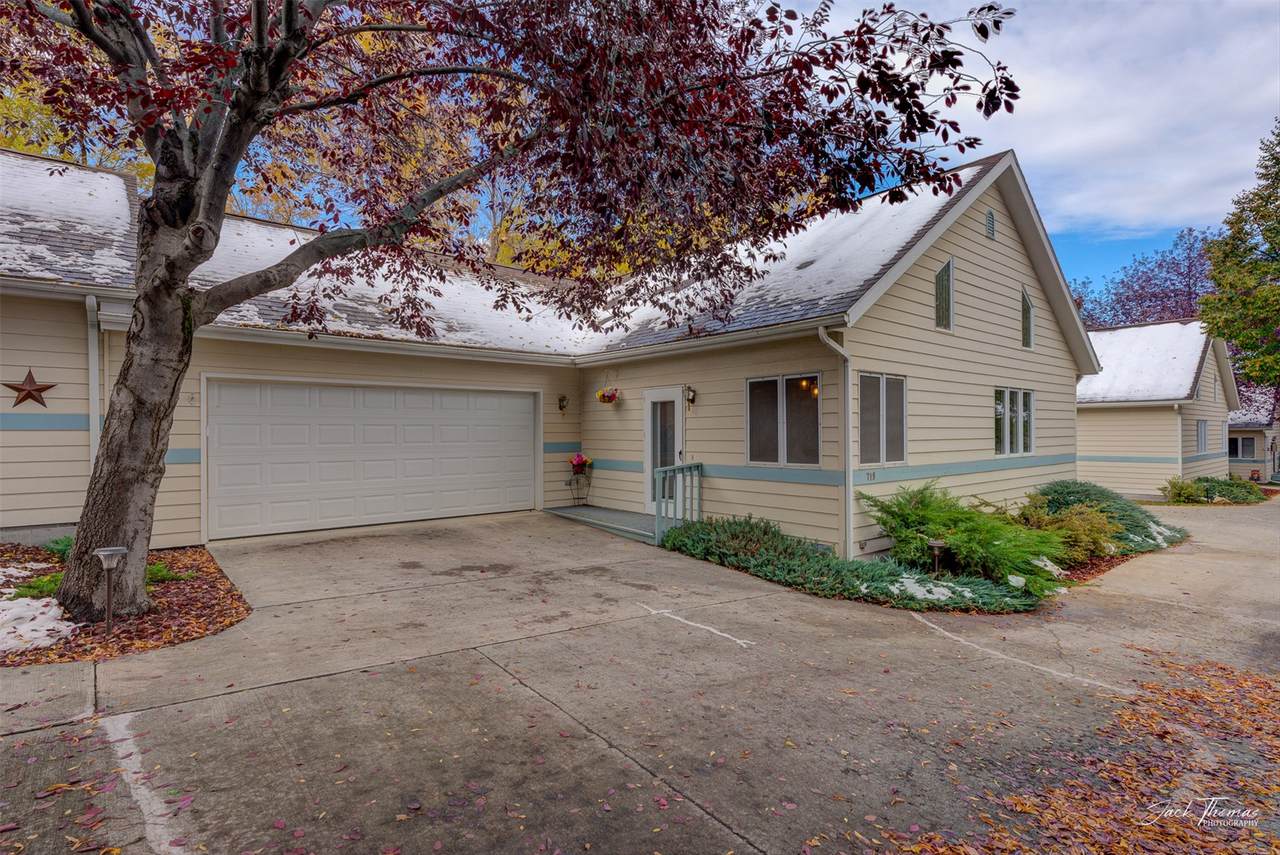 719 Davis Street - Photo 1