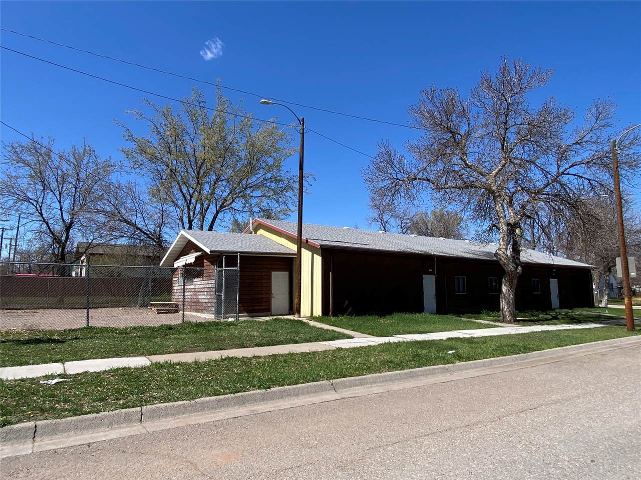 700 10th Street - Photo 1