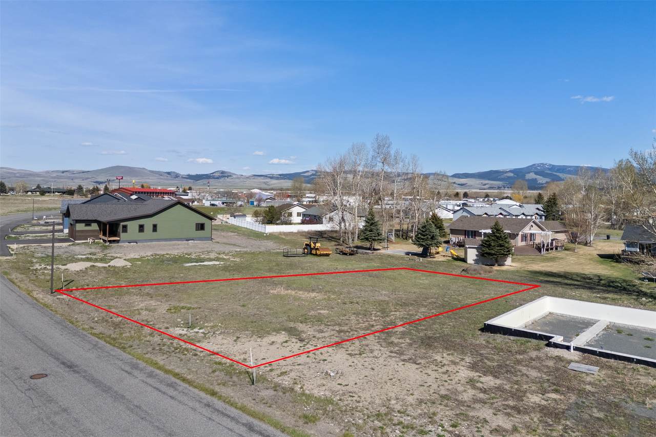 722 Sagebrush Lane - Photo 1