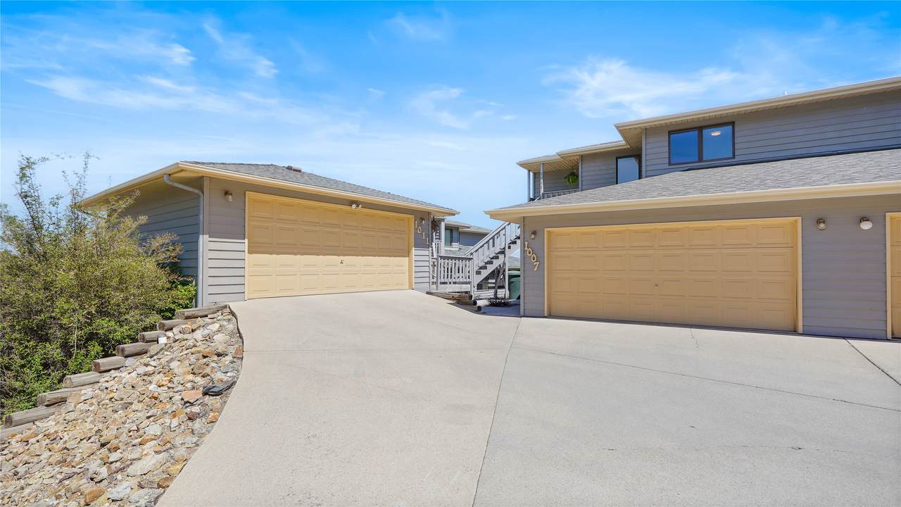 1011 Saddle Drive - Photo 1
