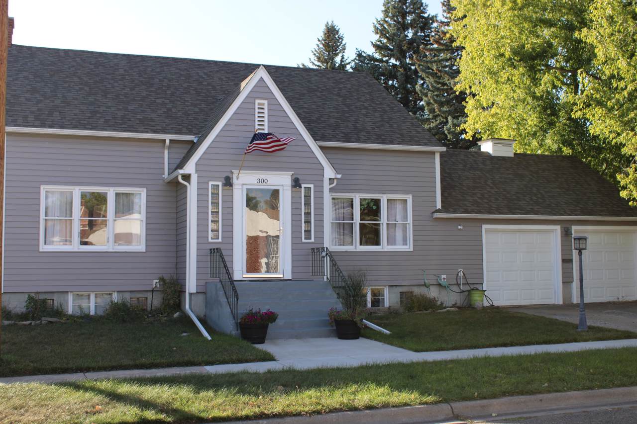 300 31st Street - Photo 1
