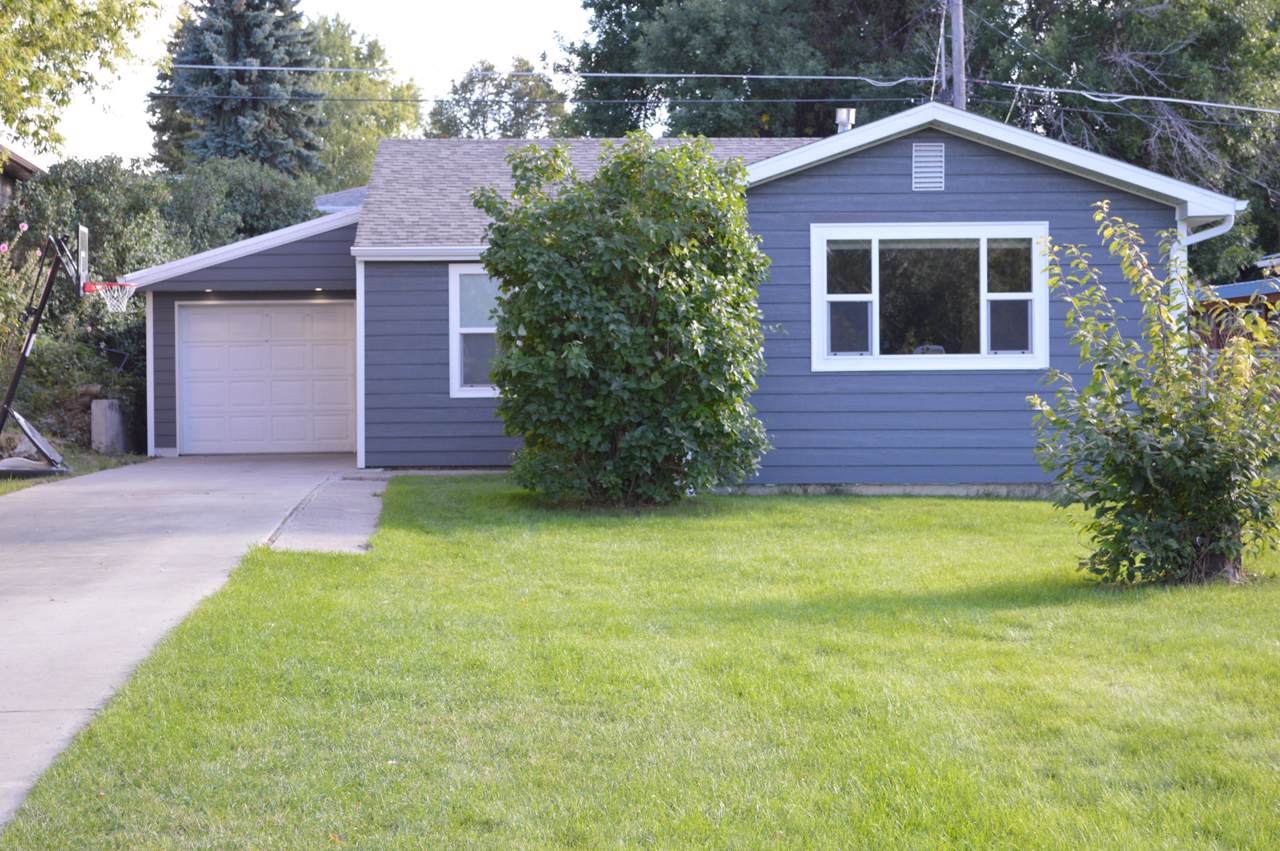 2204 7 Avenue - Photo 1