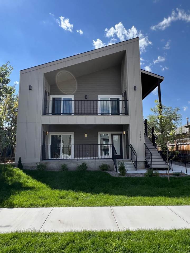 1527 11th Street - Photo 1