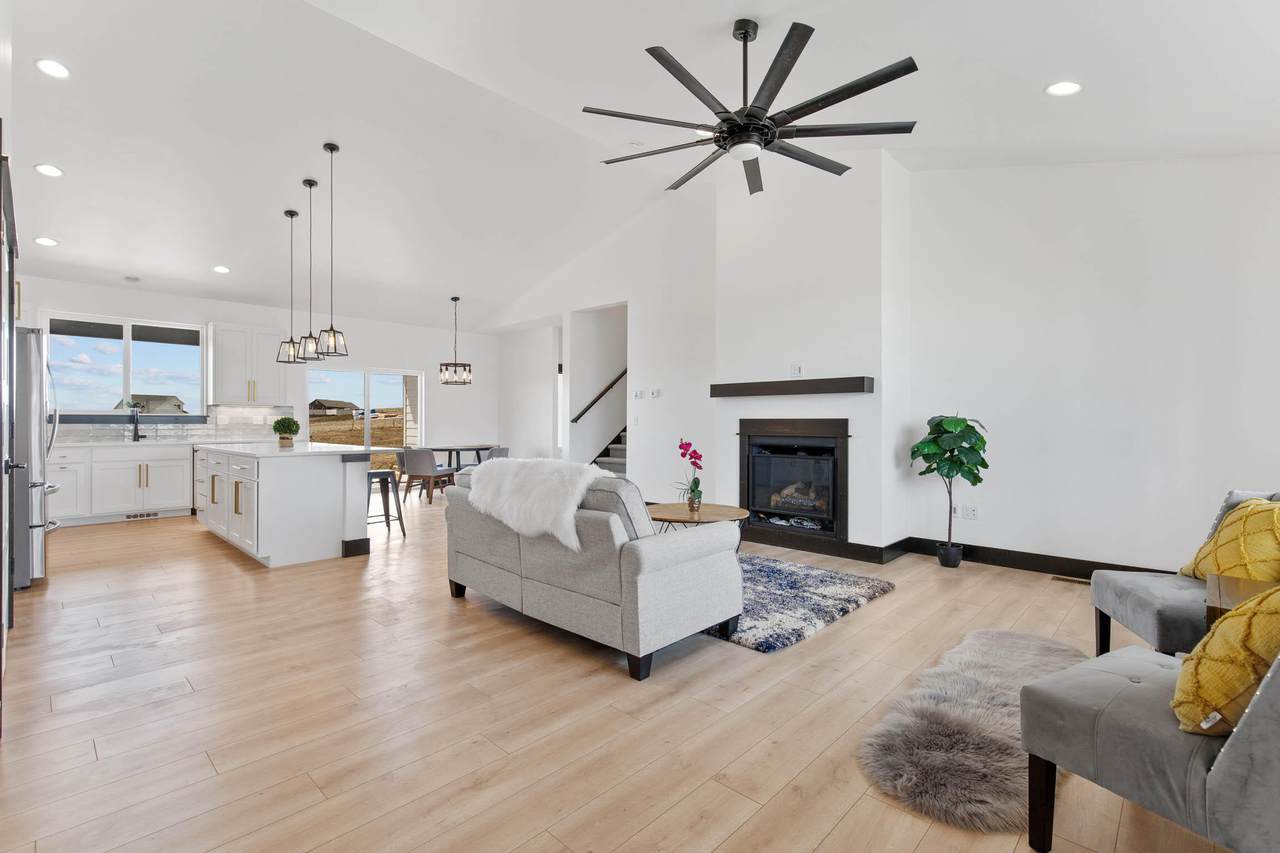 19 Feather Meadow Place - Photo 1