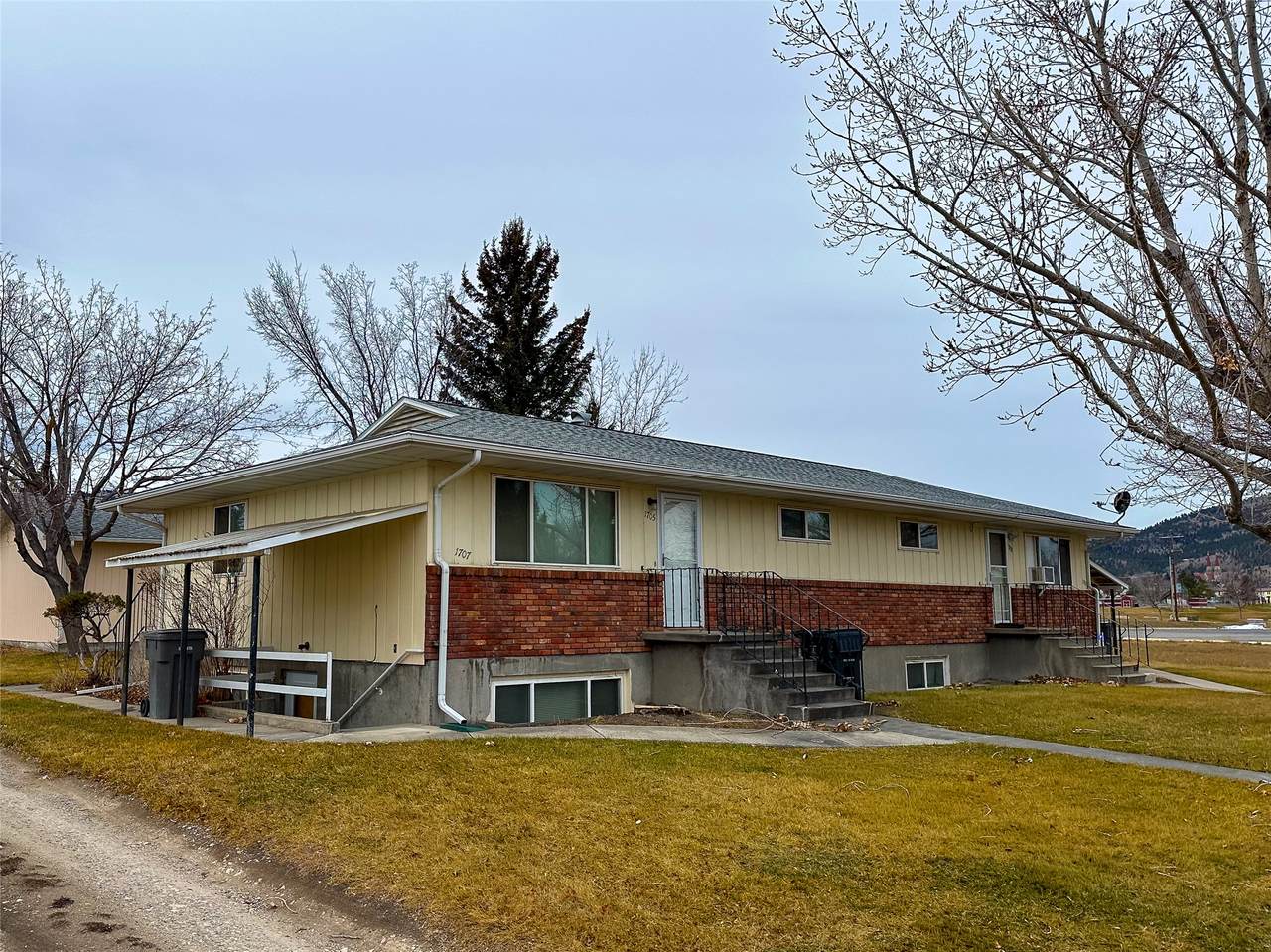 1701 Townsend Avenue - Photo 1